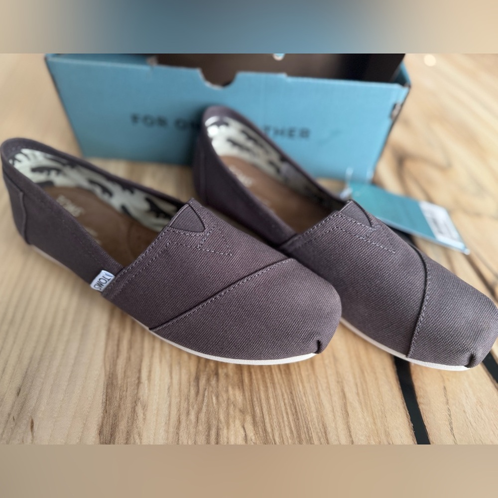 NWT Classic Toms Women’s Ash Canvas